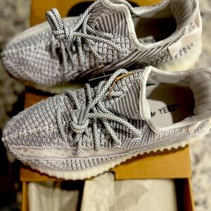 YEEZY BOOST 350 V2 Women’s 6.5